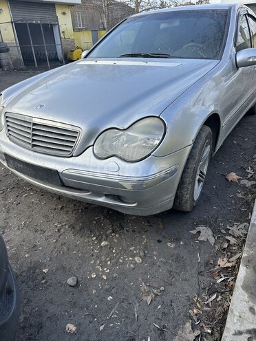 Mercedes C 240 2000, 200,000 km - 2.6 l - Xudat