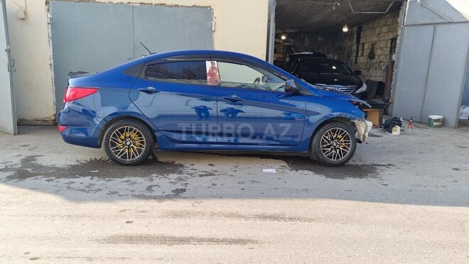 Hyundai Accent 2016, 200,000 km - 1.6 l - Bakı