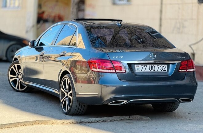 Mercedes E 220-12