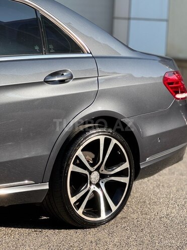 Mercedes E 220-11