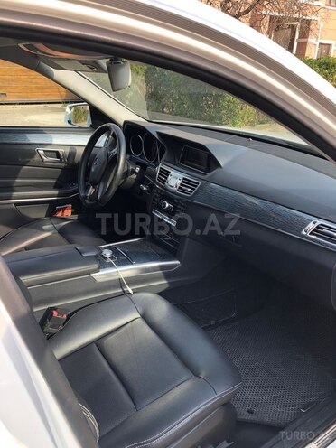 Mercedes E 220-13