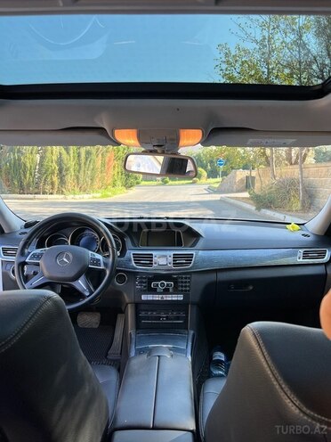 Mercedes E 220-11