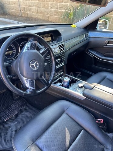 Mercedes E 220-12