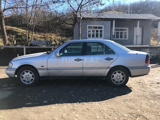 Mercedes C 220 1995, 650,000 km - 2.2 l - Quba