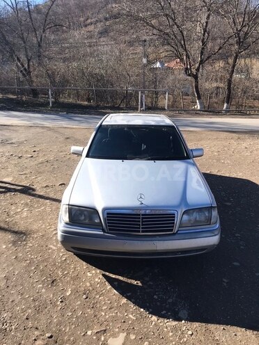 Mercedes C 220 1995, 650,000 km - 2.2 l - Quba