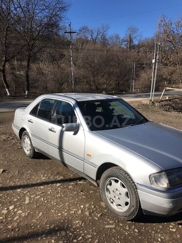 Mercedes C 220 1995, 650,000 km - 2.2 l - Quba