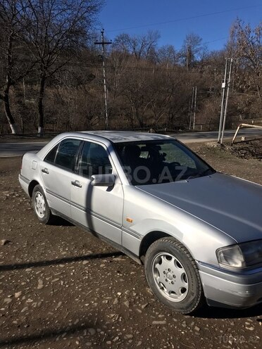 Mercedes C 220 1995, 650,000 km - 2.2 l - Quba