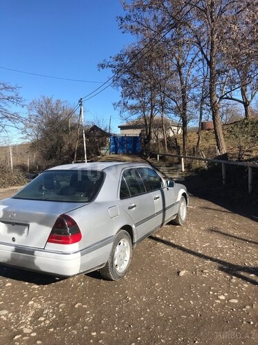 Mercedes C 220 1995, 650,000 km - 2.2 l - Quba