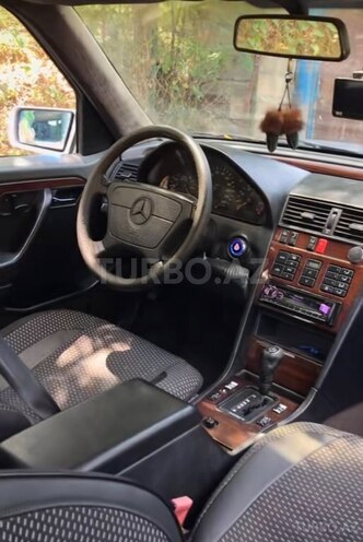 Mercedes C 220 1995, 650,000 km - 2.2 l - Quba