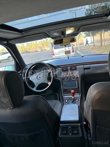 Mercedes E 230 1996, 256,000 km - 2.3 l - Bərdə