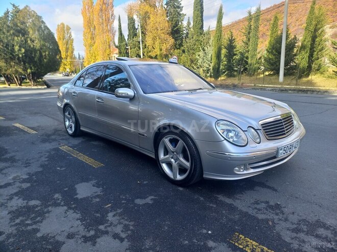 Mercedes E 320 2004, 310,000 km - 3.2 l - Qax