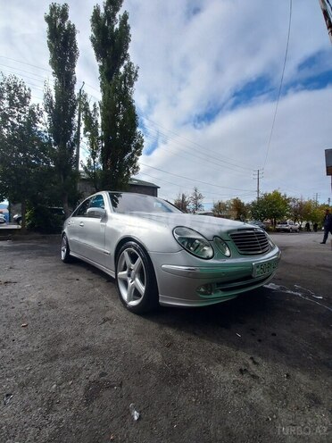 Mercedes E 320 2004, 310,000 km - 3.2 l - Qax
