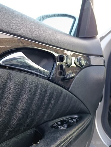 Mercedes E 320 2004, 310,000 km - 3.2 l - Qax