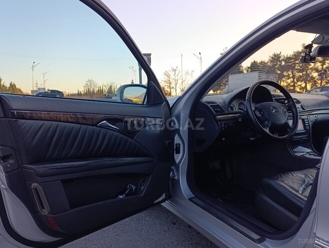 Mercedes E 320 2004, 310,000 km - 3.2 l - Qax