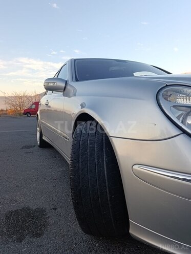 Mercedes E 320 2004, 310,000 km - 3.2 l - Qax