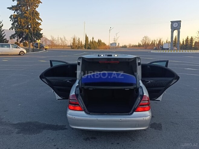 Mercedes E 320 2004, 310,000 km - 3.2 l - Qax