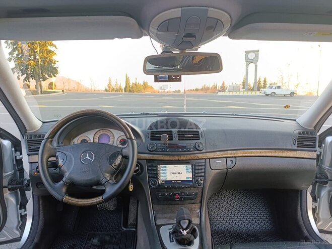 Mercedes E 320 2004, 310,000 km - 3.2 l - Qax