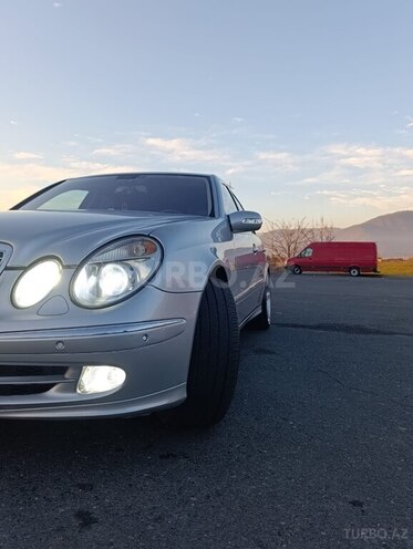 Mercedes E 320 2004, 310,000 km - 3.2 l - Qax