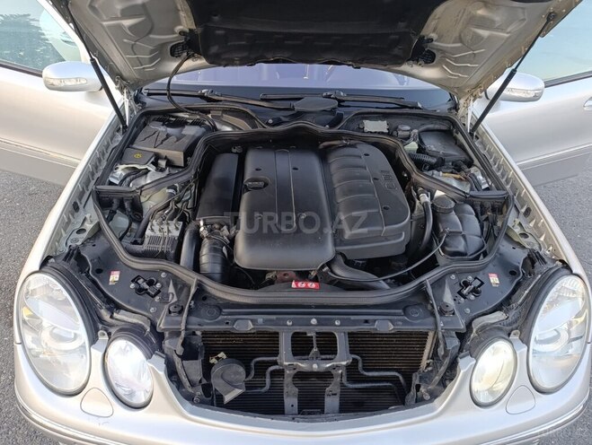 Mercedes E 320 2004, 310,000 km - 3.2 l - Qax
