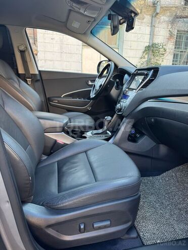 Hyundai Santa Fe-13
