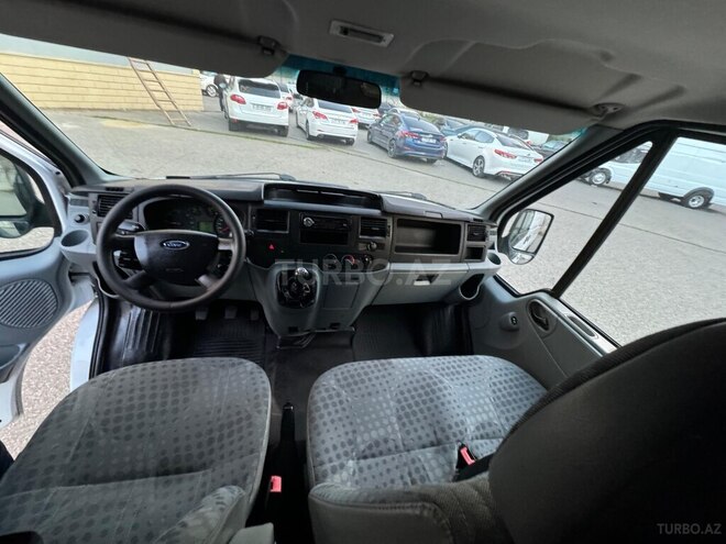 Ford Transit-10