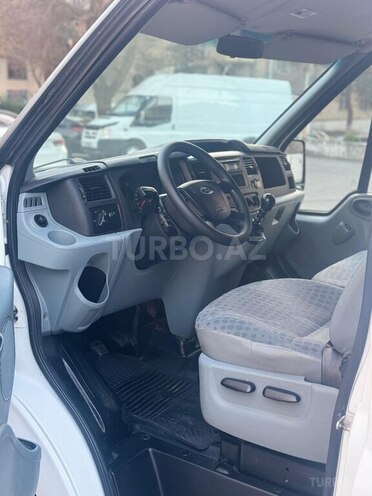 Ford Transit-11