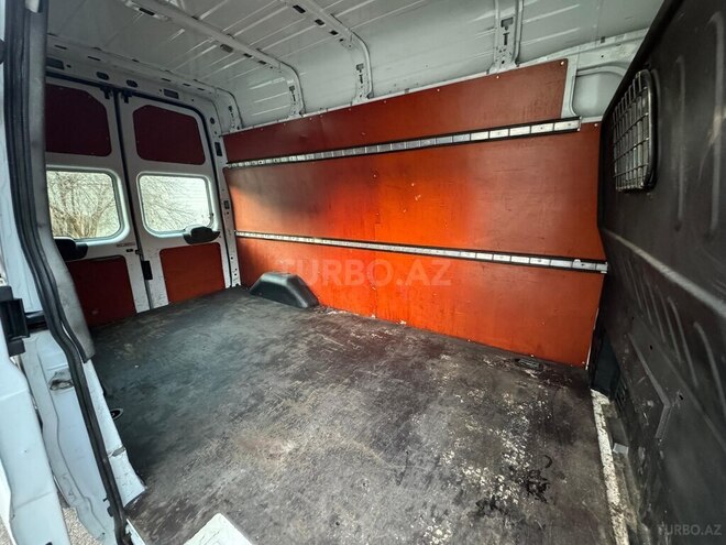 Ford Transit-13