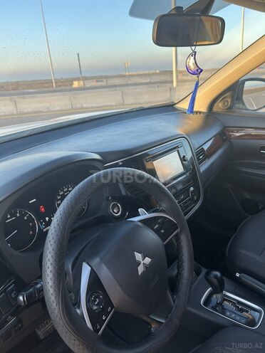 Mitsubishi Outlander 2015, 227,225 km - 2.4 l - Sumqayıt