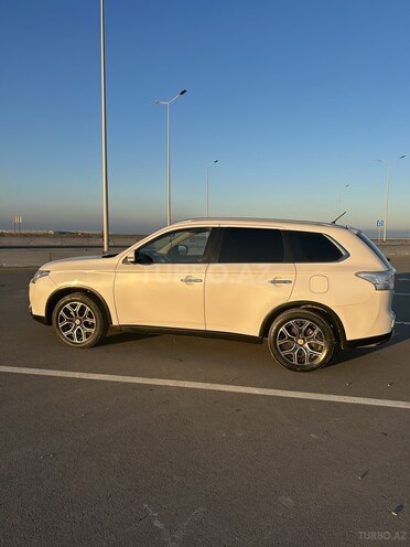 Mitsubishi Outlander 2015, 227,225 km - 2.4 l - Sumqayıt