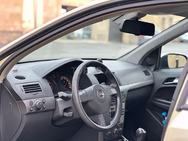 Opel Astra 2005, 211,000 km - 1.4 l - Bakı