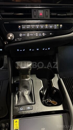 Lexus ES 300h 2023, 61,000 km - 2.5 l - Bakı