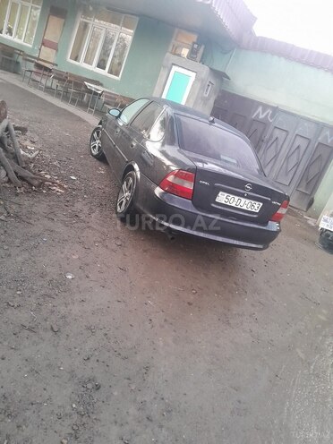 Opel Vectra 1997, 275,432 km - 1.6 л - Qazax