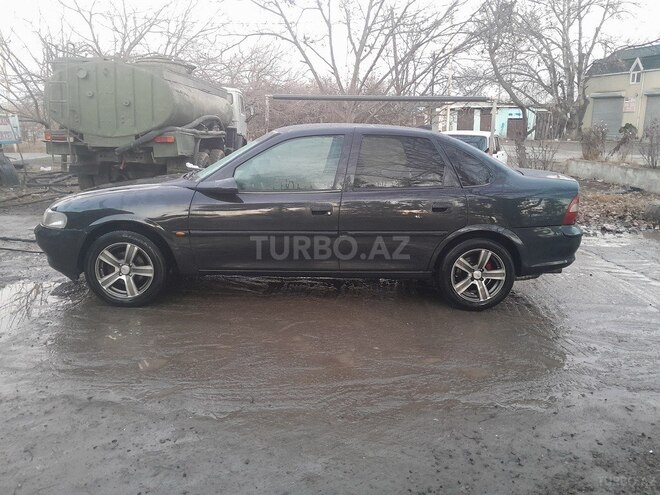 Opel Vectra 1997, 275,432 km - 1.6 л - Qazax
