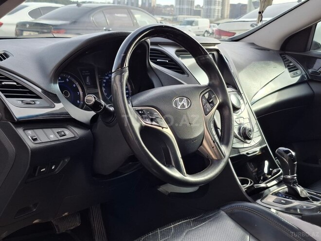 Hyundai Azera-9