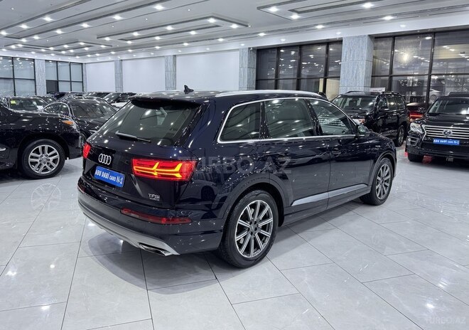 Audi Q7-5