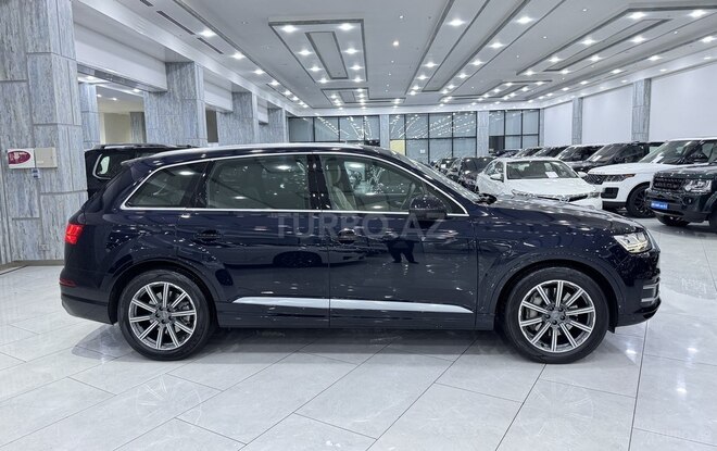 Audi Q7-4