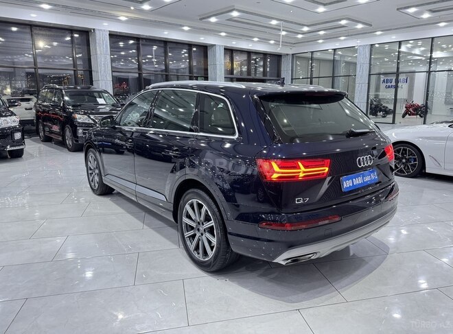 Audi Q7-6