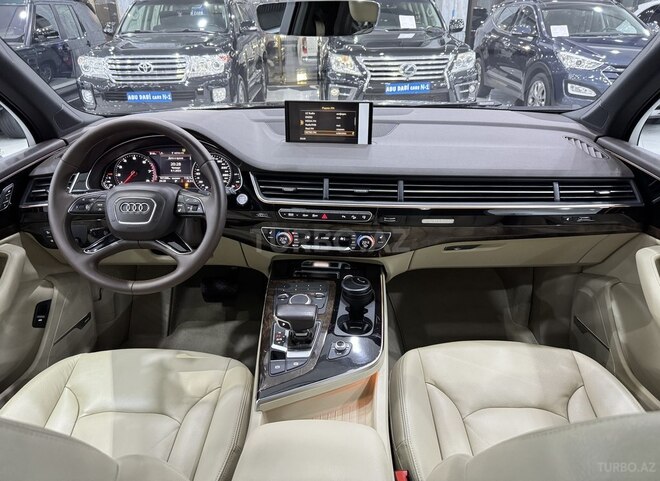 Audi Q7-8