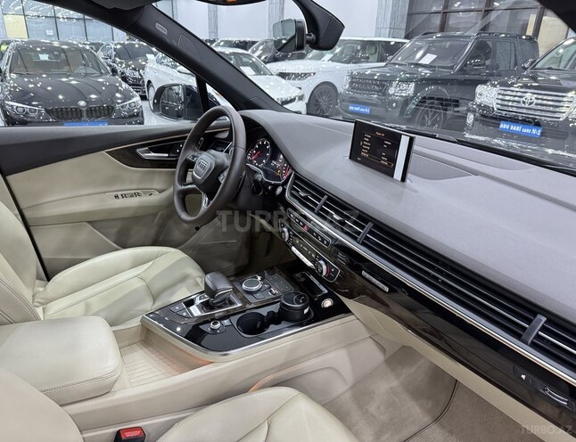 Audi Q7-10