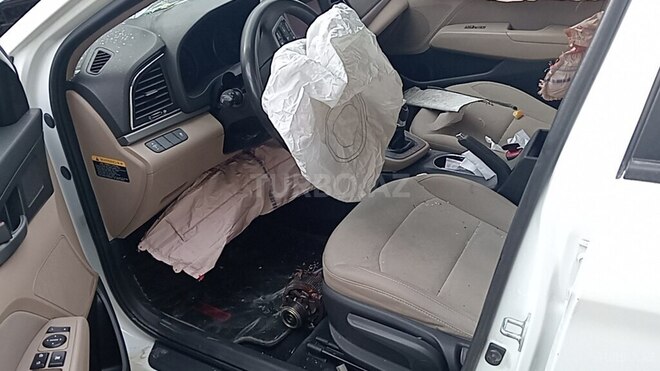 Hyundai Elantra 2016, 143,000 km - 2.0 л - Bakı