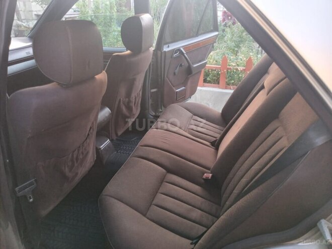 Mercedes E 220 1995, 531,000 km - 2.2 l - Sumqayıt