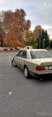 Mercedes E 250 1988, 382,132 km - 2.5 l - Bərdə