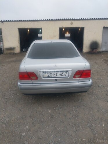 Mercedes E 200 1998, 320,000 km - 2.0 l - Bakı