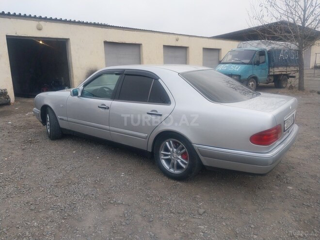 Mercedes E 200 1998, 320,000 km - 2.0 l - Bakı