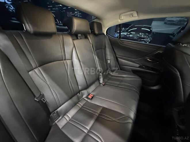 Lexus ES 300h-12