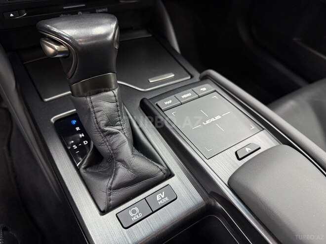 Lexus ES 300h-9