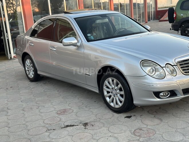 Mercedes E 280-11