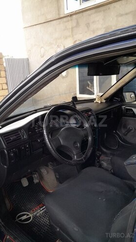 Opel Vectra 1992, 500,000 km - 2.0 l - Saatlı