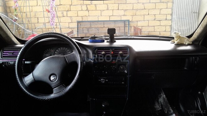 Opel Vectra 1992, 500,000 km - 2.0 l - Saatlı