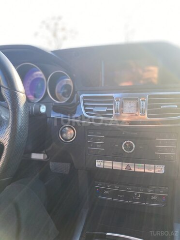 Mercedes E 220 d-11